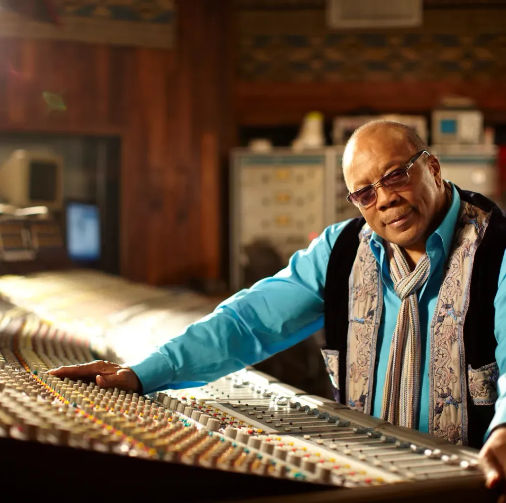 Jacob Collier performance